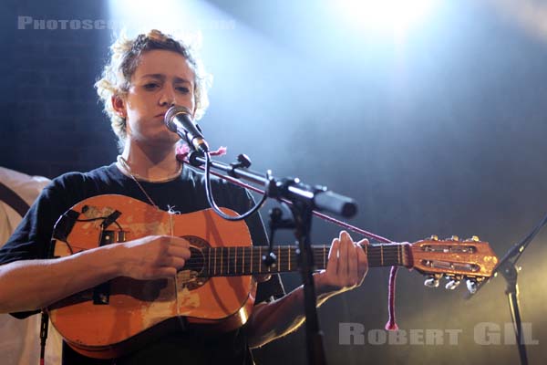 MICACHU AND THE SHAPES - 2009-11-01 - PARIS - La Maroquinerie - 